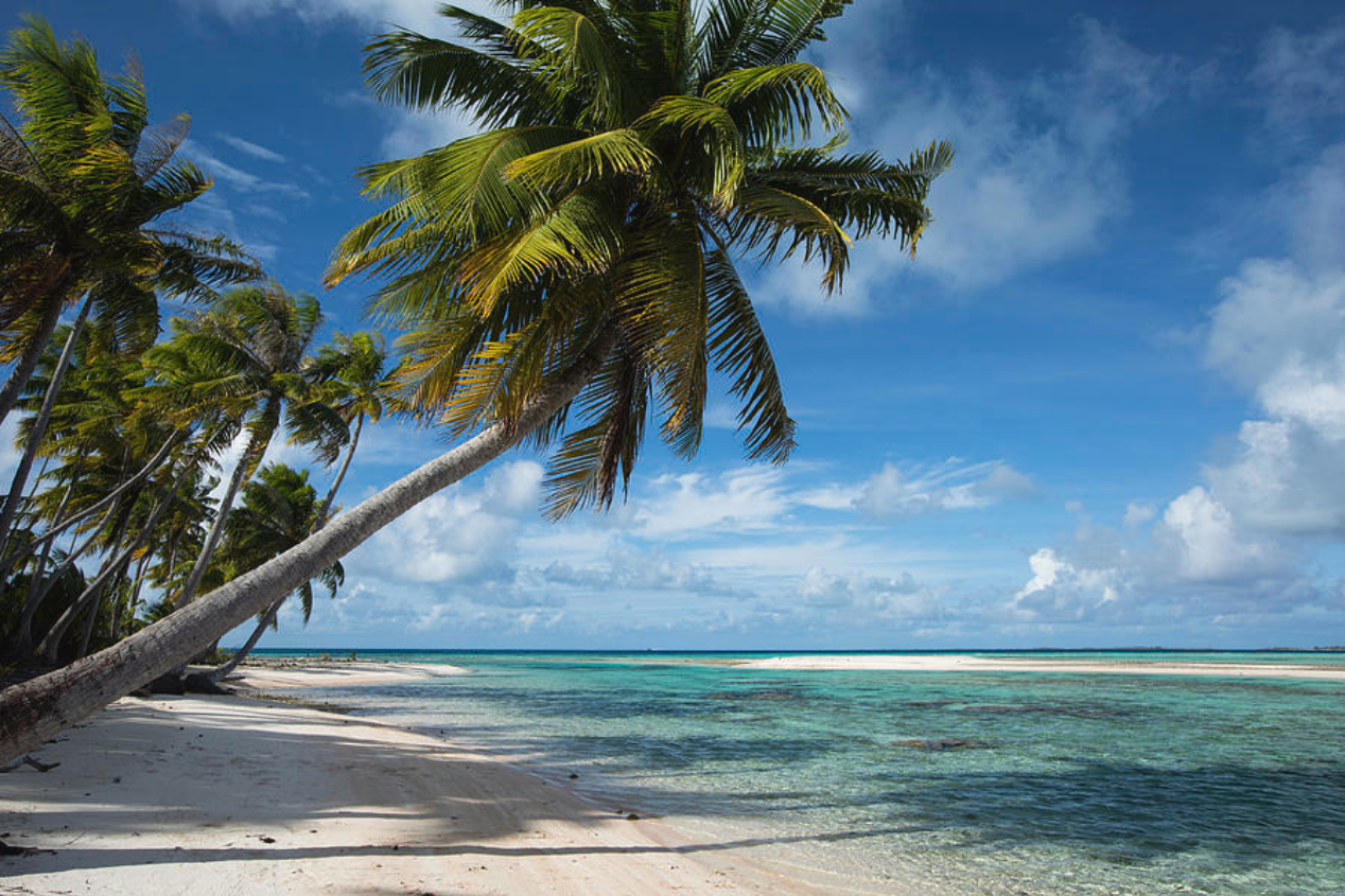 De/Romanticizing the Pacific: Imperial Legacies and Decolonial Endeavors
